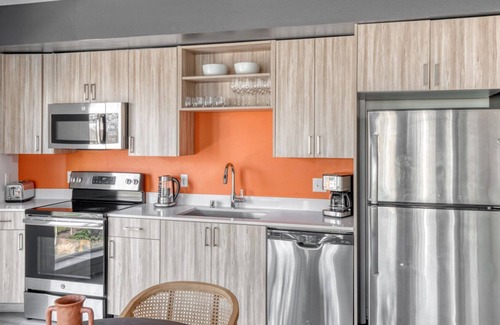 Overlake Apartamento | Classic Redmond 2BR w/ Gym & BBQ, nr Microsoft, by Blueground