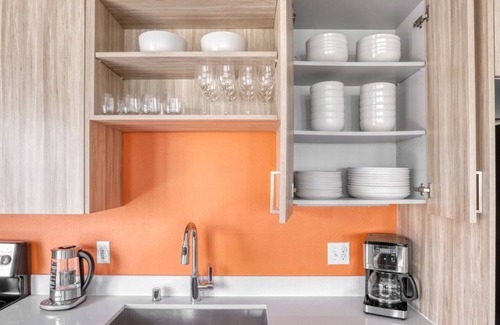 Overlake Apartamento | Classic Redmond 2BR w/ Gym & BBQ, nr Microsoft, by Blueground