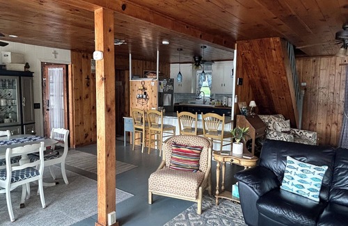 Marietta Casa | Classic Rustic Large Family Camp - Mucho espacio para todos ubicados en el lago Otisco