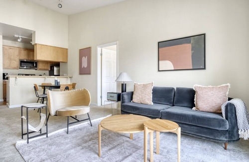 San Bruno Apartamento | Classic San Bruno 2BR w/ Pool, W/D, Gym, walk to YouTube, by Blueground