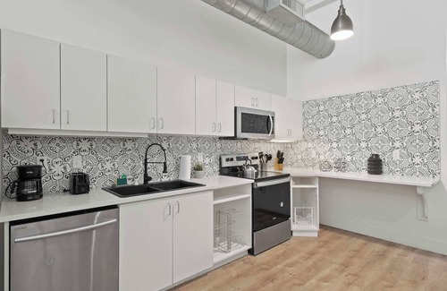 East Village Apartamento | Gaslamp Lux Loft w/ Desert Chic Vibe!