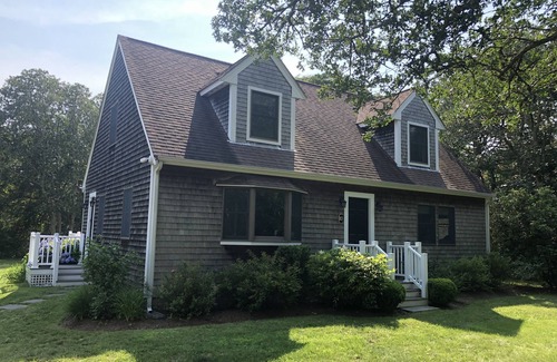 West Tisbury Casa | Classic & secluded - central to beaches and bike path
