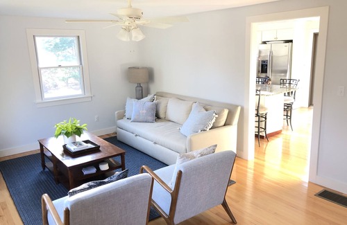 West Tisbury Casa | Classic & secluded - central to beaches and bike path