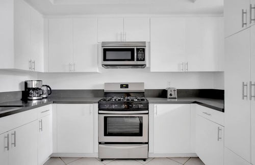 Sherman Oaks Apartamento | Classic Sherman Oaks 2BR w/ W/D, near WF & TJ, by Blueground
