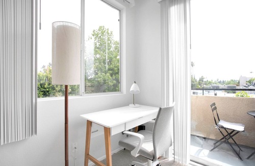 Sherman Oaks Apartamento | Classic Sherman Oaks 2BR w/ W/D, near WF & TJ, by Blueground