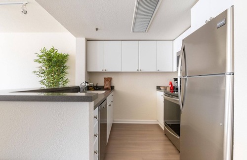 South Beach Apartamento | Classic South Beach 1BR, Across the Street from SF Bay, by Blueground