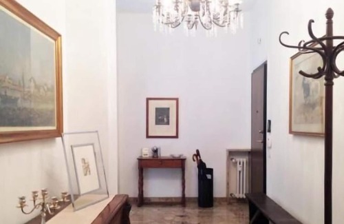 Porta Romana Apartamento | Clásico y espacioso 4 BR en Porta Romana