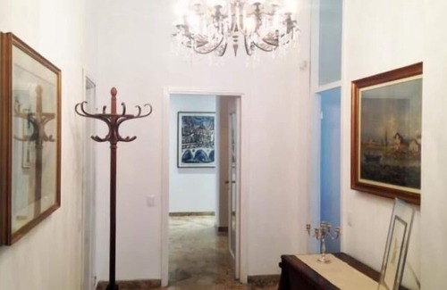 Porta Romana Apartamento | Clásico y espacioso 4 BR en Porta Romana