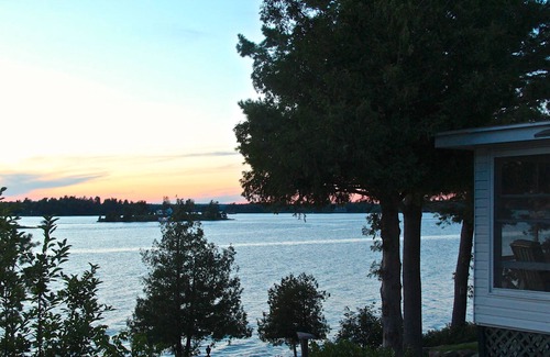 Alexandria Bay Cabaña | Cottage clásico de verano con espectacular envolventes River View