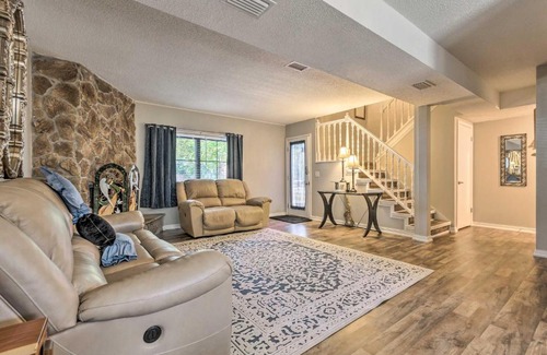 East Pensacola Heights Casa | Classic Townhome Less Than 9 Mi to Pensacola Beach!