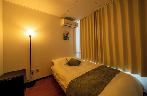 Minato Hotel | Classic Triple Room 304 / Osaka Ōsaka