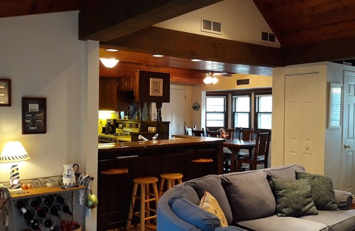Fontana-on-Geneva Lake Casa | Classic Lake House just a few blocks to Abbey, Lakefront, Restuarants, & Beach