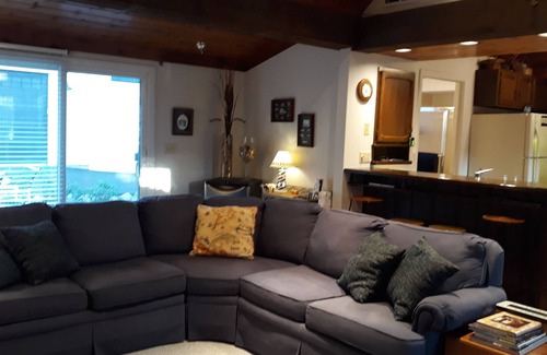 Fontana-on-Geneva Lake Casa | Classic Lake House just a few blocks to Abbey, Lakefront, Restuarants, & Beach