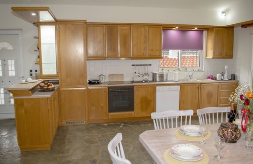 Filaki Casa | Classic vacation home with Greek charm near the sea and lake