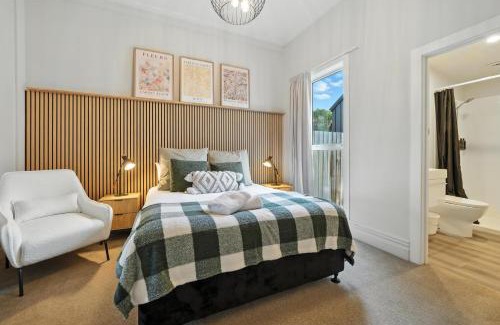 Sydenham Casa | Classic Villa with Parking & Modern Comforts - Albemarle Villa