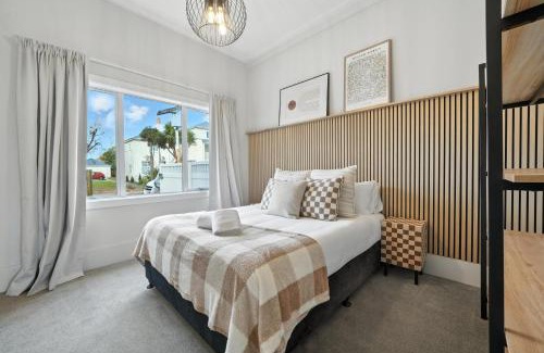 Sydenham Casa | Classic Villa with Parking & Modern Comforts - Albemarle Villa