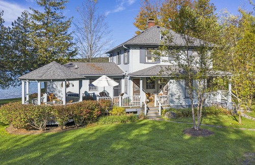 Walloon Lake Cabaña | Classic Walloon Lake Cottage