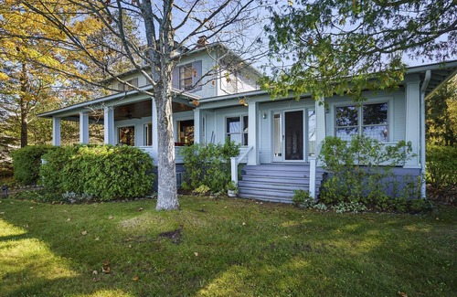 Walloon Lake Cabaña | Classic Walloon Lake Cottage