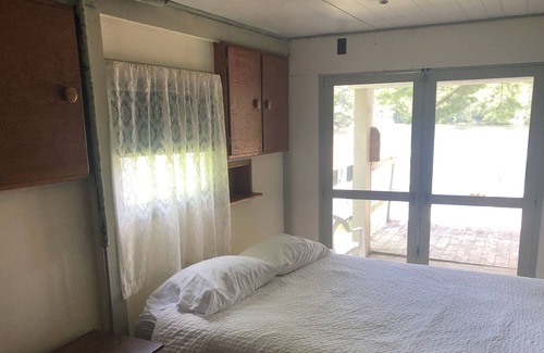 Trent Lakes Cabaña | Classic Waterfront Cottage in Trent Lakes