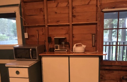 Trent Lakes Cabaña | Classic Waterfront Cottage in Trent Lakes