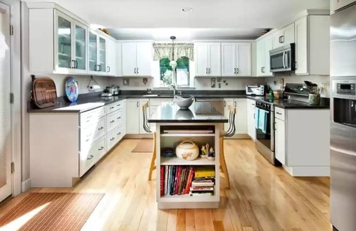 Windham Casa | Classic Waterfront Cottage on Highland Lake in Windham, Maine