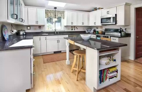 Windham Casa | Classic Waterfront Cottage on Highland Lake in Windham, Maine