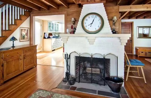 Windham Casa | Classic Waterfront Cottage on Highland Lake in Windham, Maine