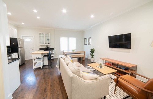 Bucktown Cabaña | Classic Workers Cottage in Vibrant Bucktown Chicago.