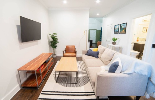 Bucktown Cabaña | Classic Workers Cottage in Vibrant Bucktown Chicago.