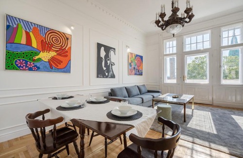 Nepszinhaz negyed Apartamento | Classical apartment with a modern touch!