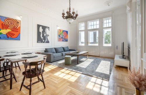 Nepszinhaz negyed Apartamento | Classical apartment with a modern touch!