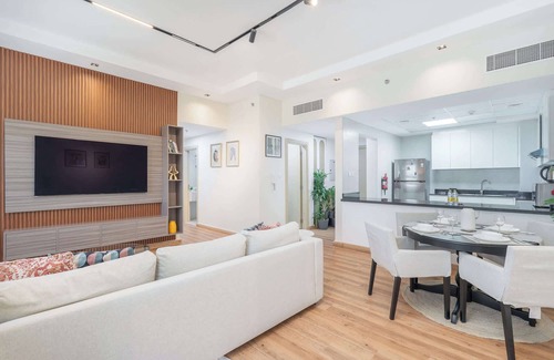 Dubai Sports City Apartamento | Classy 2 Bedroom in Sports City Sleeps 4 with Pool