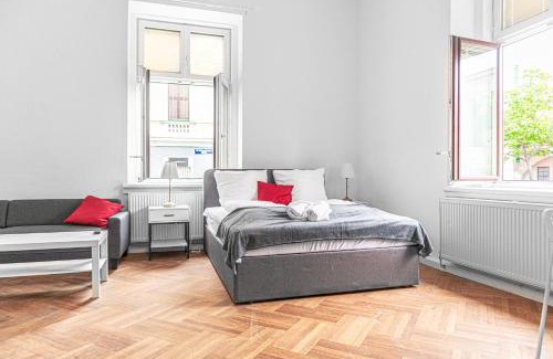 Wahring Apartamento | Classy 2BR Apt. w/Exclusive Location near AKH