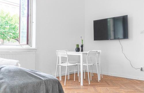 Wahring Apartamento | Classy 2BR Apt. w/Exclusive Location near AKH