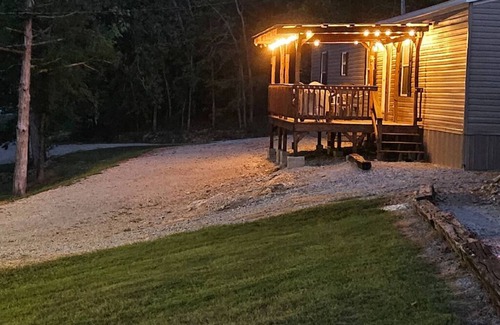 Elizabeth Apartamento | Classy 3 Bed home w/ pool access - Moose Cabin