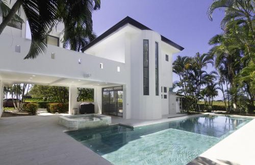 Playa Hermosa Apartamento | Classy Beachfront Home with Private Pool - Hermosa Palms 110