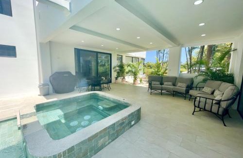 Playa Hermosa Apartamento | Classy Beachfront Home with Private Pool - Hermosa Palms 110