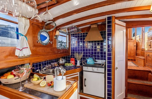 Sausalito Alquiler De Eote | Classy, Century-Old San Francisco Bay Yacht