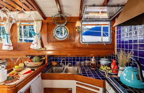 Sausalito Alquiler De Eote | Classy, Century-Old San Francisco Bay Yacht