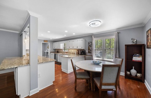 Sedgefield Casa | Classy Cozy Close to everything Spacious 4-bedroom house in marvelous Greensboro