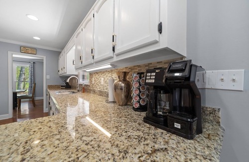 Sedgefield Casa | Classy Cozy Close to everything Spacious 4-bedroom house in marvelous Greensboro