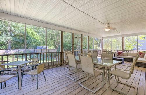 Jamesport Casa | Classy Getaway with Deck and Yard Less Than 1 Mi to Beach