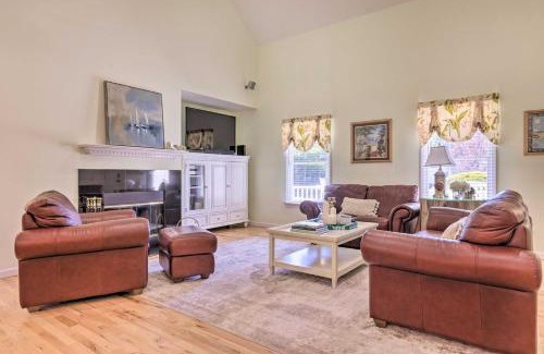 Jamesport Casa | Classy Getaway with Deck and Yard Less Than 1 Mi to Beach