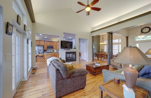 West Jefferson Casa | Classy Home w/ Hot Tub + Mt. Jefferson Views!