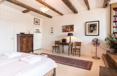 Burgwallen Nieuwe Zijde Casa | Classy Room 17th C Canalhouse