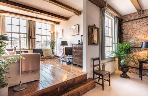 Burgwallen Nieuwe Zijde Casa | Classy Room 17th C Canalhouse
