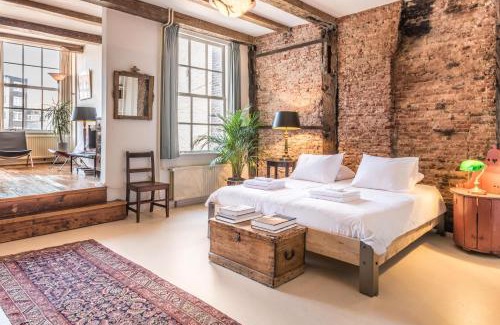 Burgwallen Nieuwe Zijde Casa | Classy Room 17th C Canalhouse