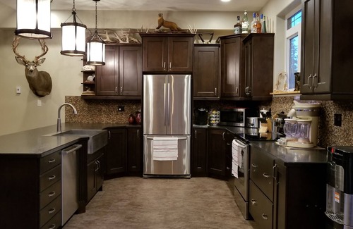 Hinton Casa | Classy, Rustic & Relaxing