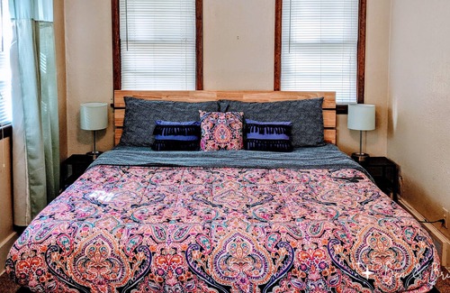 Aksarben - Elmwood Park Casa | Classy Stay in Upscale Aksarben Village with King and 2 Queen Beds, Fenced Yard