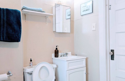 Aksarben - Elmwood Park Casa | Classy Stay in Upscale Aksarben Village with King and 2 Queen Beds, Fenced Yard